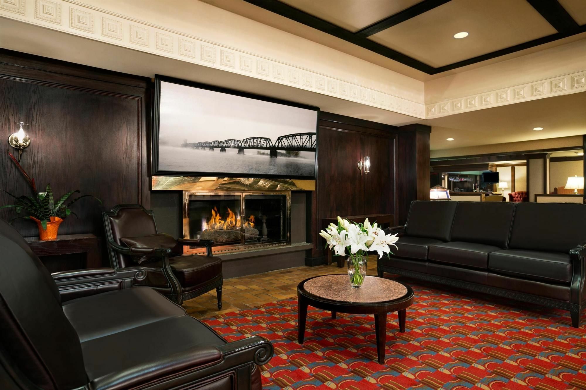 Coast Prince George Hotel By Apa Екстериор снимка